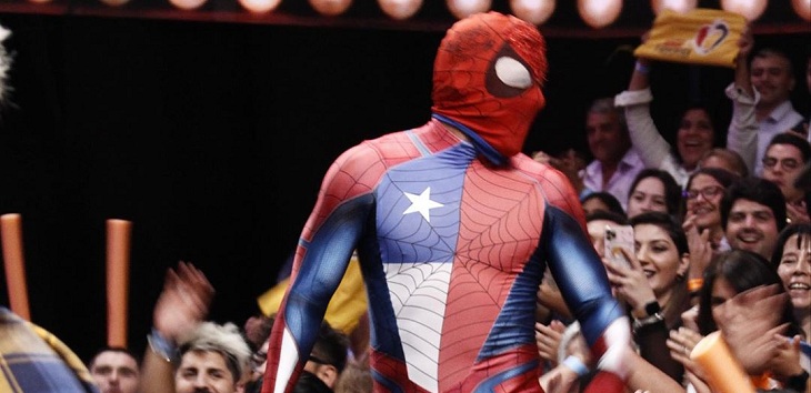 Look 'disco' de Spiderman sacó risas en público de 'Bailando': les recordó a personaje de 31 minutos