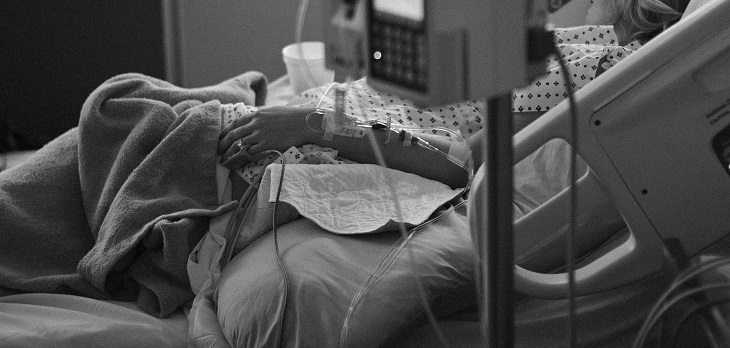 España: mujer de 81 años que salió de la UCI entre aplausos murió 36 horas después por coronavirus