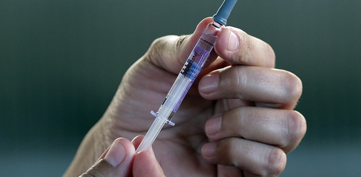 China patenta su primera vacuna contra el COVID-19: se podría producir en un 