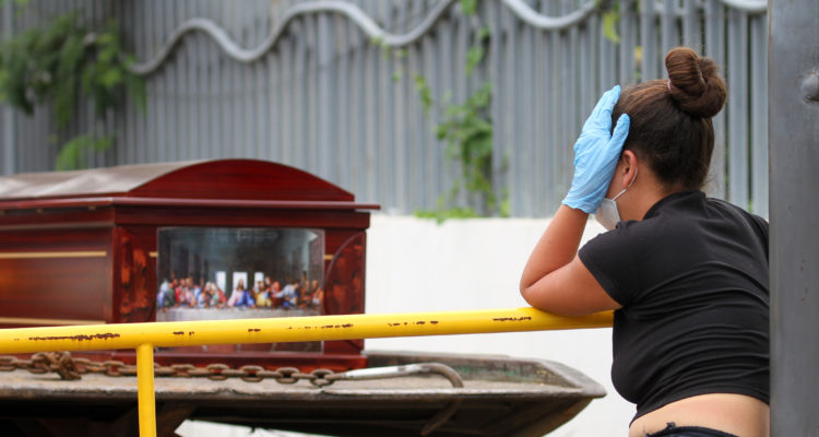 Gobierno de Ecuador retiró 150 cuerpos de viviendas de Guayaquil en medio de pandemia