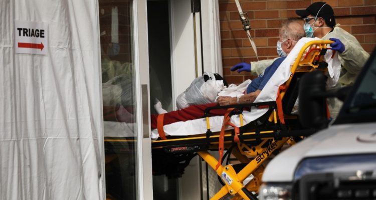 EE.UU. registra el peor balance diario de COVID-19 con 2.228 muertos en 24 horas