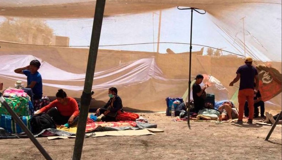 Complejo panorama: cerca de 400 bolivianos y peruanos acampan en límites fronterizos de Chile