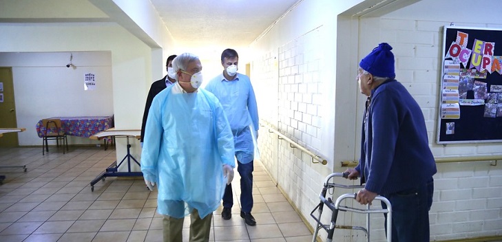 Minsal decreta cuarentena y aduanas sanitarias en recintos de adultos mayores en todo el país