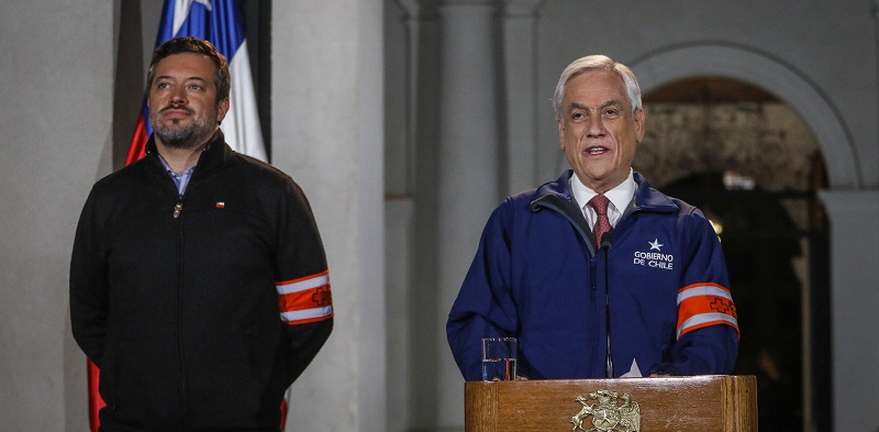 ¿Qué significado tiene el brazalete que portaba Piñera al anunciar el Plan Invierno en La Moneda?