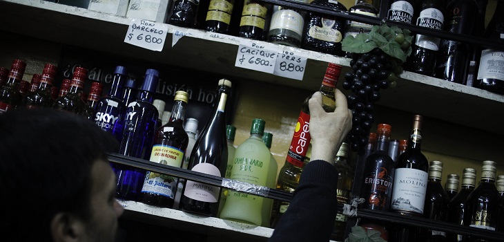 La insólita medida de venta de alcoholes en Punta Arenas: solo se podrá comprar en la mañana