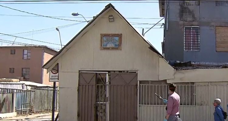 Vecinos de Puente Alto denuncian que pastor con COVID-19 realizó culto: asistieron 30 personas