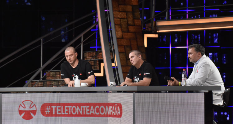 Una Teletón distinta: la potente selfie de Julián y Viñuela con el Teatro vacío