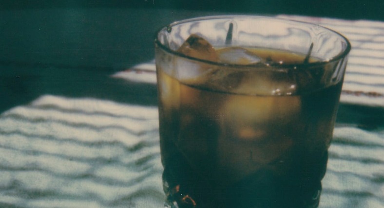 Más de 100 personas murieron tras consumir supuesta bebida contra el COVID-19: contenía metanol