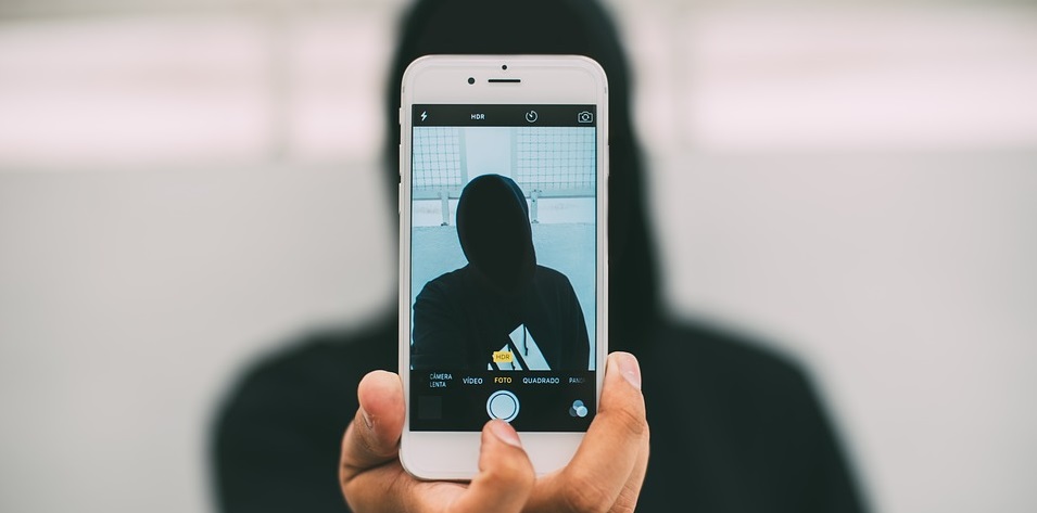 ¿Aburrido de la cuarentena? Aprende a sacarte fotografías en casa sin perder el estilo