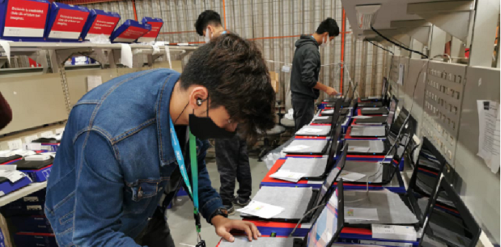 Junaeb adelanta entrega de computadores de programa 