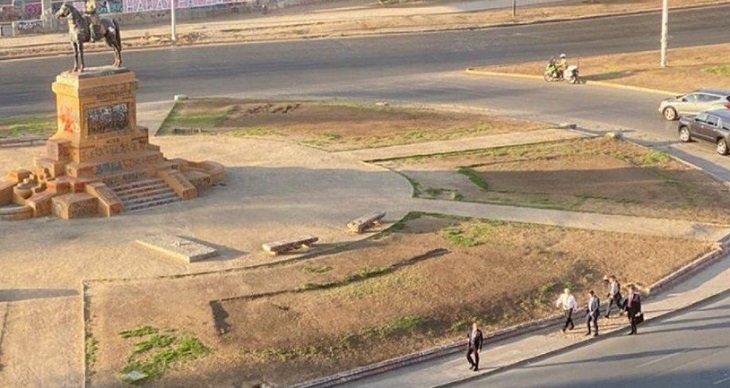 Sebastián Piñera visitó Plaza Italia para saludar a Carabineros: decisión habría sido espontánea
