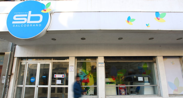 Salcobrand anuncia que no dispondrá de vacunas contra la influenza a la venta y explica por qué