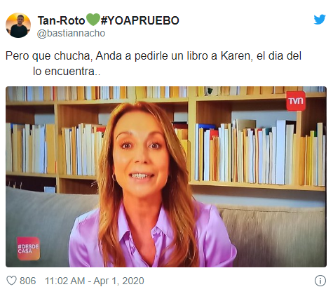 Televidentes notan curioso detalle en librero de Karen Doggenweiler durante nuevo espacio Desde casa