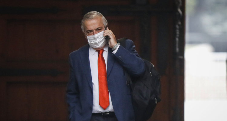 Mañalich insiste en que recuperados de COVID-19 tienen inmunidad y pueden ayudar a más vulnerables