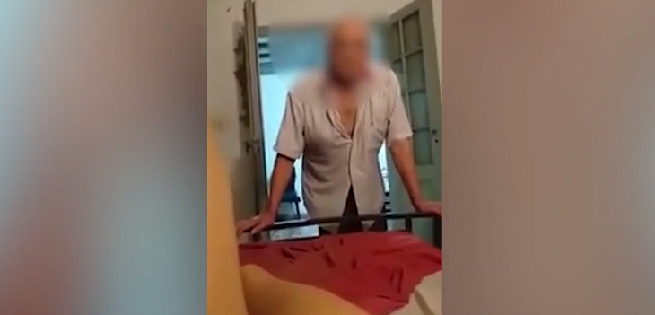 Cansada que no le creyeran: adolescente grabó a su abuelo para denunciar acoso sexual en Argentina