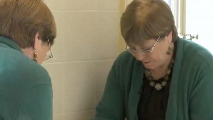 Bachelet acepta challenge #SafeHands y sube video sobre la importancia de la higiene de manos