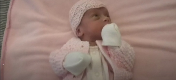 Bebé prematura de sólo tres semanas se convirtió en la paciente más joven en vencer al COVID-19