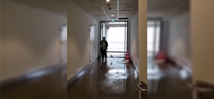 Gobierno confirmó filtración de agua en Hospital Félix Bulnes: fue inaugurado este domingo