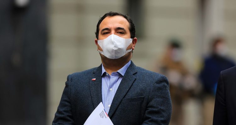 Dan de baja a carabineros investigados por disparos contra manifestantes: Gobierno se querellará