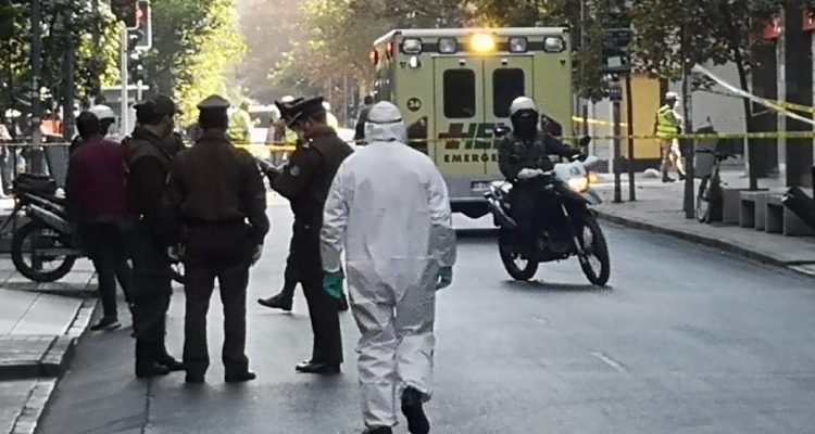 Carabineros detecta persona con COVID-19 circulando en Santiago Centro: cobraba Seguro de Cesantía