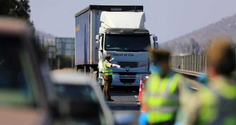 Vuelven los cordones sanitarios en el Gran Santiago y en el Gran Concepción por fin de semana largo