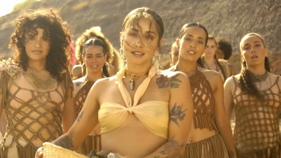 Con banda y bailarinas: Denise Rosenthal estrenó nueva versión de su hit 'Tiene Sabor' desde su casa