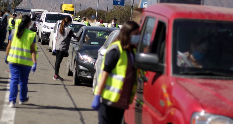¿Nueva normalidad? Aumentan en 35% las salidas de vehículos de Santiago al sur versus Semana Santa
