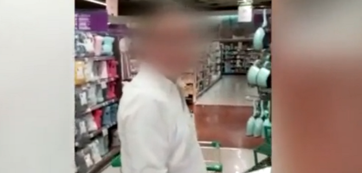 Hombre 'funó' a cliente por no usar mascarilla en supermercado: video recibió críticas divididas
