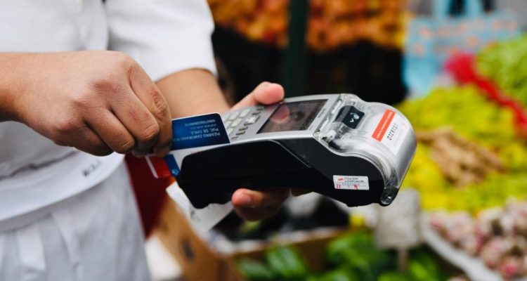 Junaeb activó Beca BAES 2021 con serie de cambios: es 100% digital y permite compras por delivery