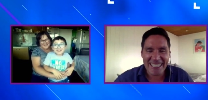 'Abrazo en Línea': el regalo que recibió madre y niño de la Teletón que emocionó a televidentes