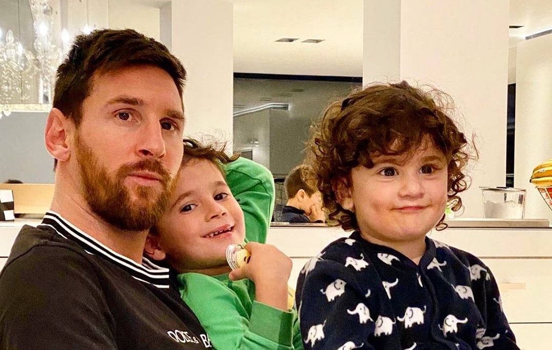 El divertido (y tierno) entrenamiento de Leo Messi y su hijo Ciro en casa
