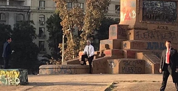 Sebastián Piñera y polémica fotografía en Plaza Baquedano: 