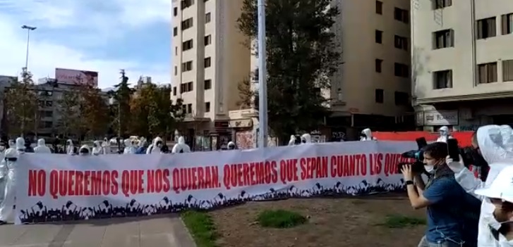 Manifestantes se reunieron en Plaza Baquedano y cobertura de la prensa obligó disolución de protesta