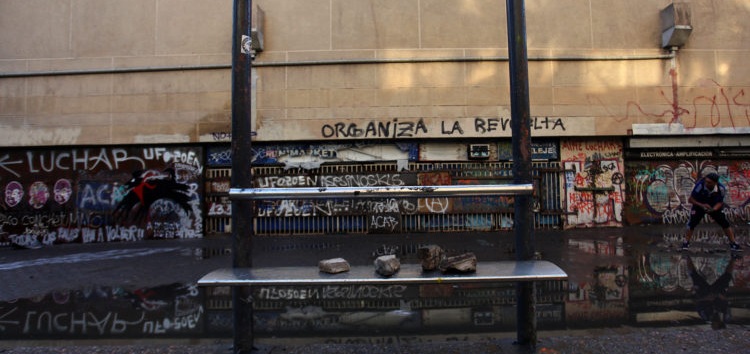 ¿Ley Sticker?: aprueban en general castigo a rayados y destrucción de transporte público y paraderos