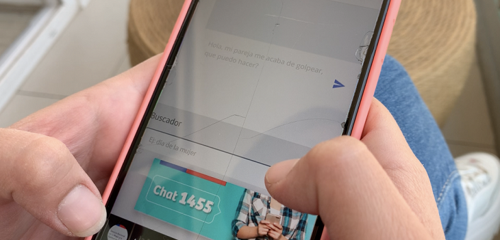 SernamEG lanzó número de WhatsApp para mujeres que sufren violencia durante cuarentenas