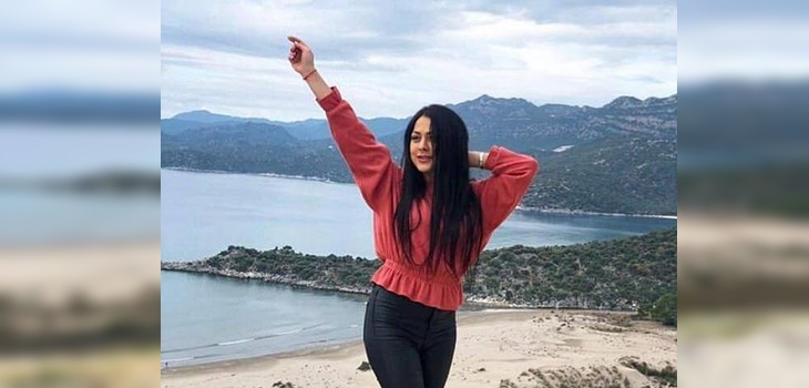 Mujer muere en Turquía tras tomarse foto para celebrar fin de la cuarentena: cayó en un acantilado