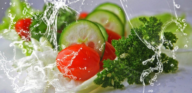 Para evitar riesgo de COVID-19: experta enseña cómo limpiar los alimentos de forma correcta