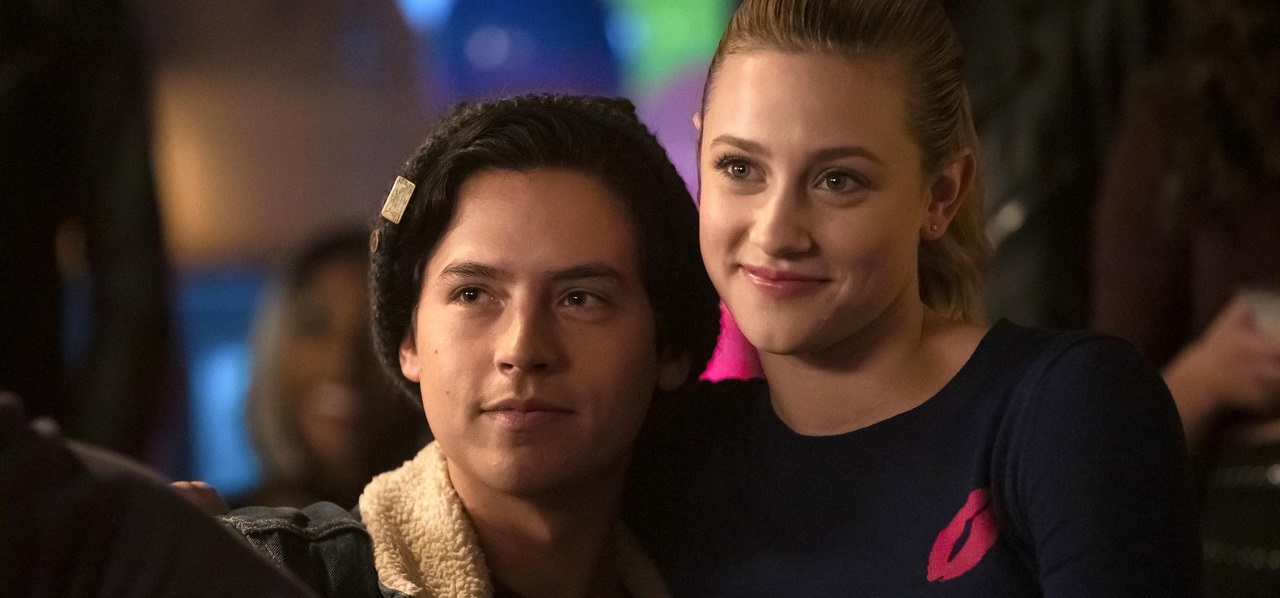 Lili Reinhart y Cole Sprouse terminaron tras 3 años de relación... según un actor de 