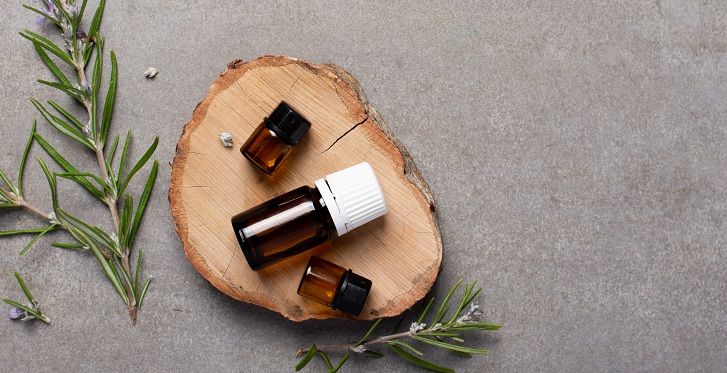 Aceite de ricino: las propiedades y beneficios de este producto que promete aumentar tus pestañas