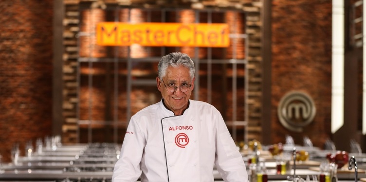 Sigue con su afición a las motos: la vida de Alfonso Castro a 4 años de ganar 