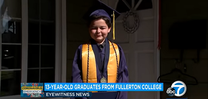 Tiene cuatro títulos y solo 13 años: la historia de Jack Rico el graduado más joven de EEUU