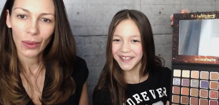 Hija de Julio César Rodríguez se lució maquillando en vivo a su madre Claudia Arnello