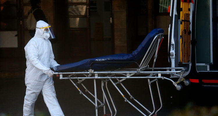 Gobierno anuncia seguro de vida gratuito para trabajadores de la salud