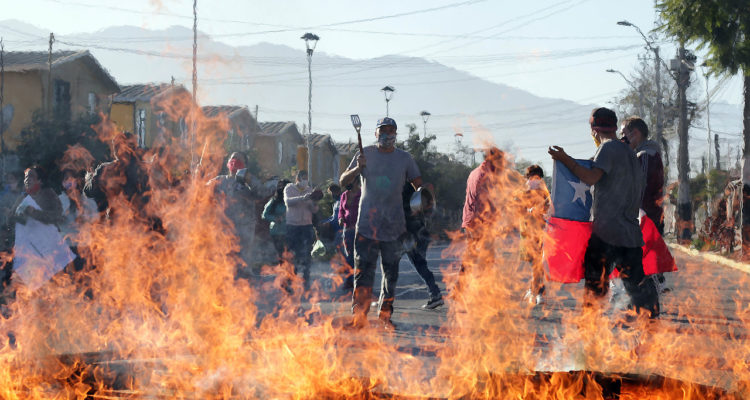 Demoledor análisis de DW sobre Chile y COVID-19: ¿Por qué un país modelo parece hundirse en el caos?