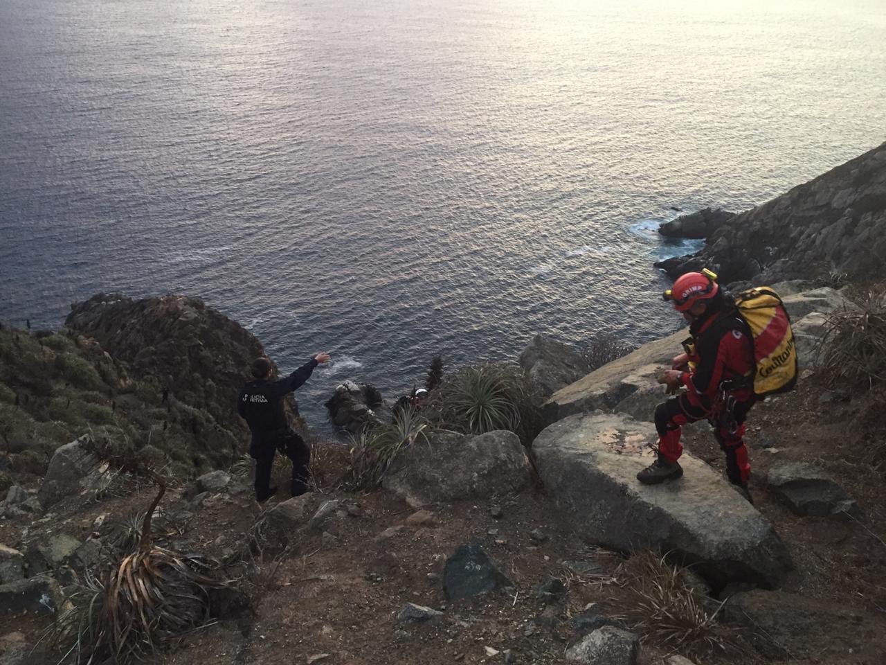 Dos hombres quedaron atrapados mientras hacían trekking en Valparaíso: rescatistas los salvaron