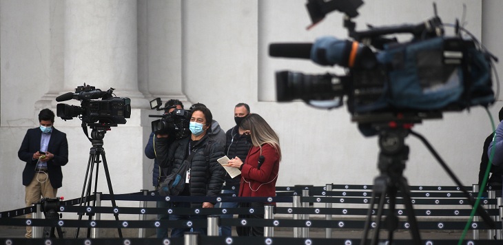 Gobierno informó que 48 personas harán cuarentena por trabajador de prensa en La Moneda con COVID-19