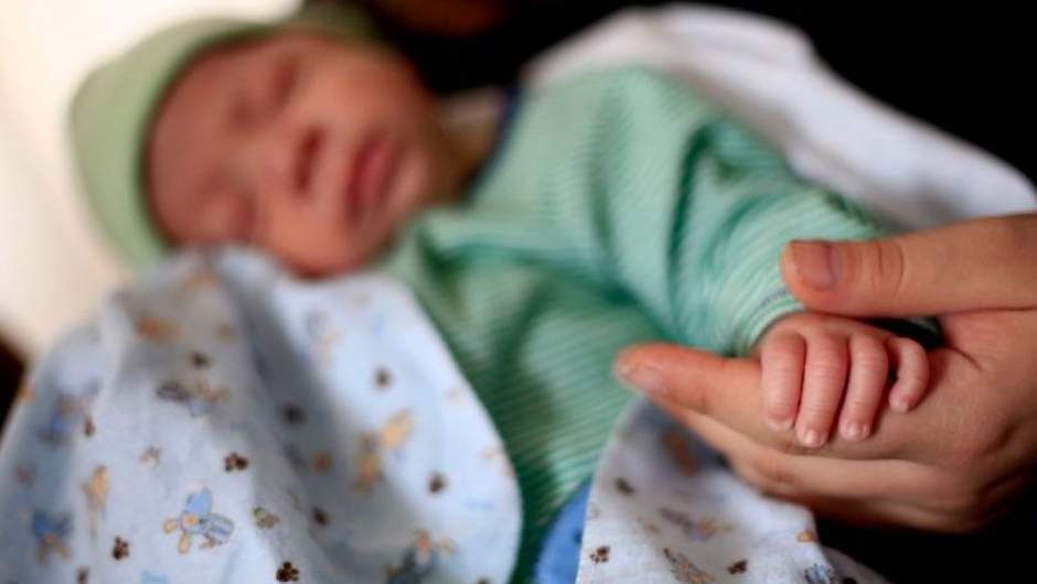 Trámite para inscribir como carga a un bebé en Fonasa ahora es automático: conoce los detalles