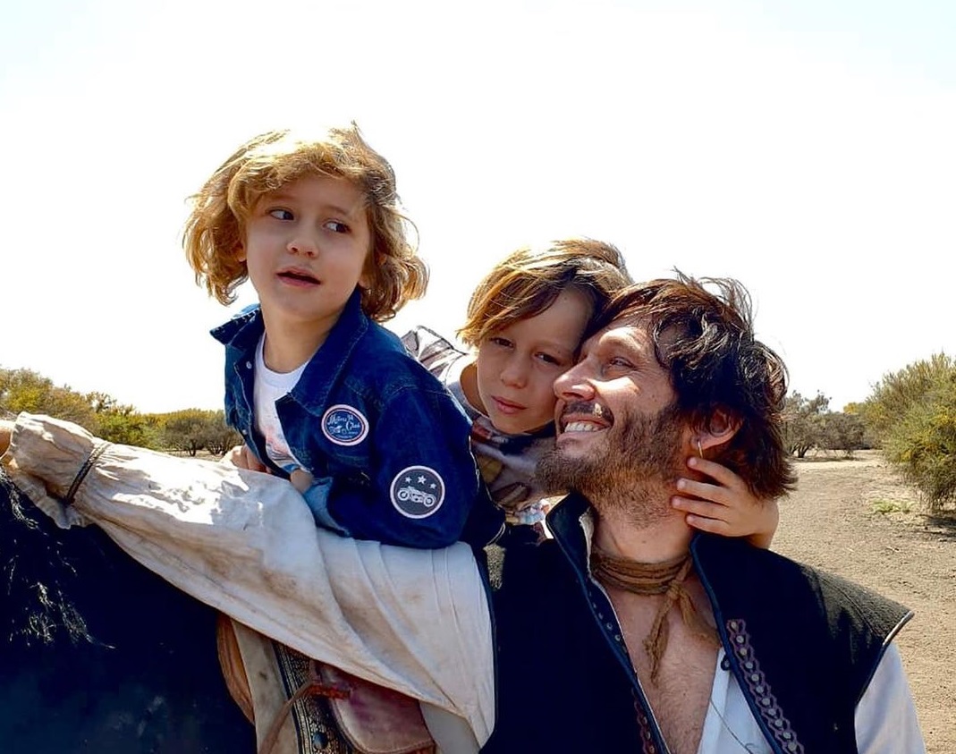 Benjamín Vicuña contó por qué los nombres de sus hijos con Pampita comienzan con la letra 