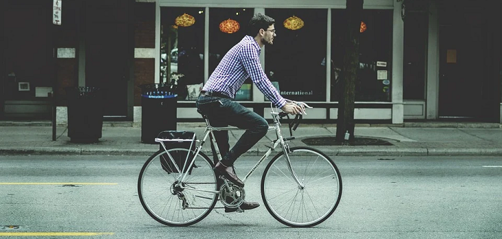 Dos metros no es suficiente: ¿cuál es la distancia social mínima para caminar o andar en bicicleta?