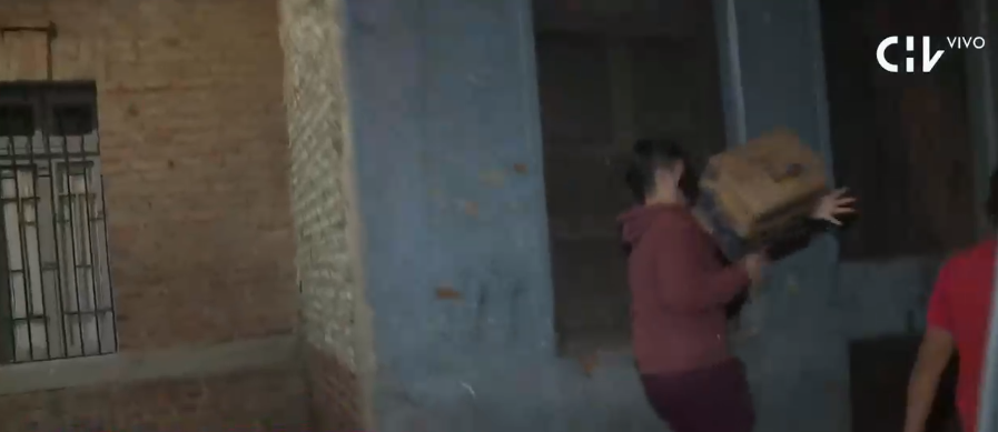 Matinal de CHV captó a joven infringiendo la cuarentena: por el susto sufrió percance rumbo a fiesta